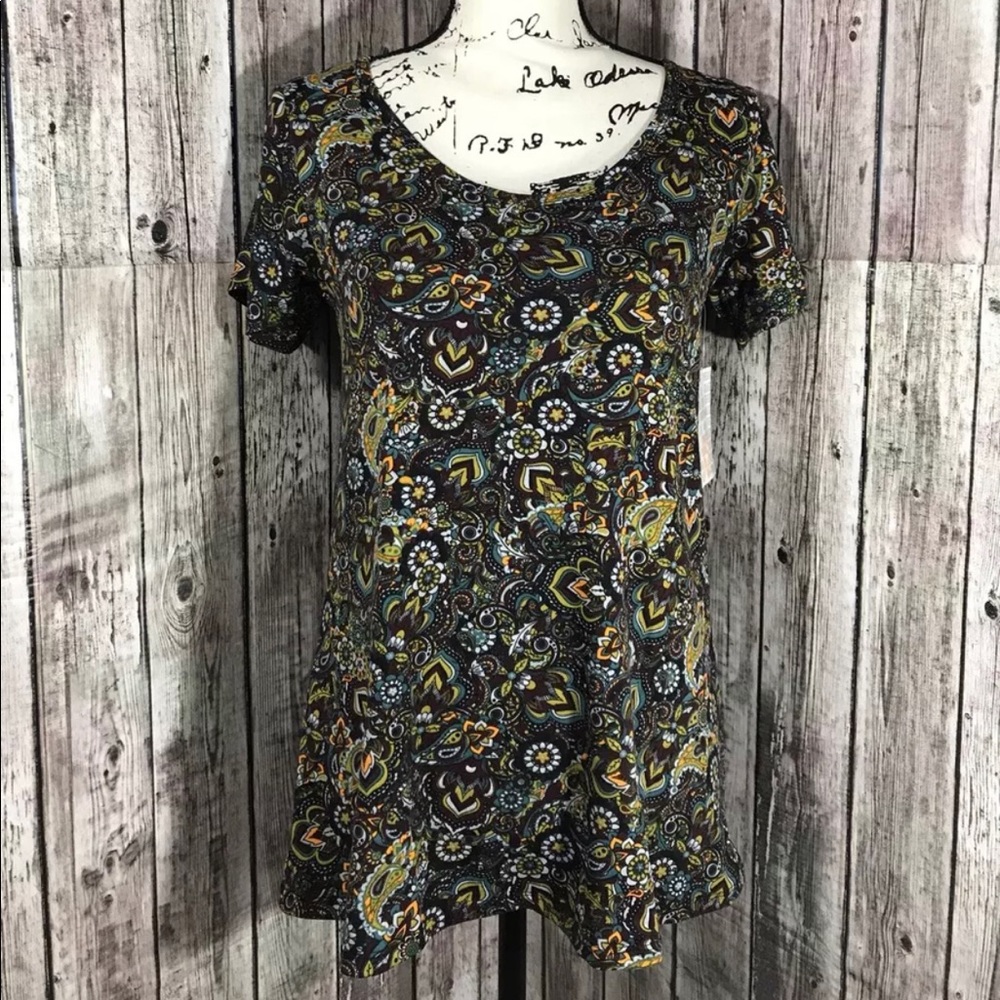 New LulaRoe XS Classic Tee